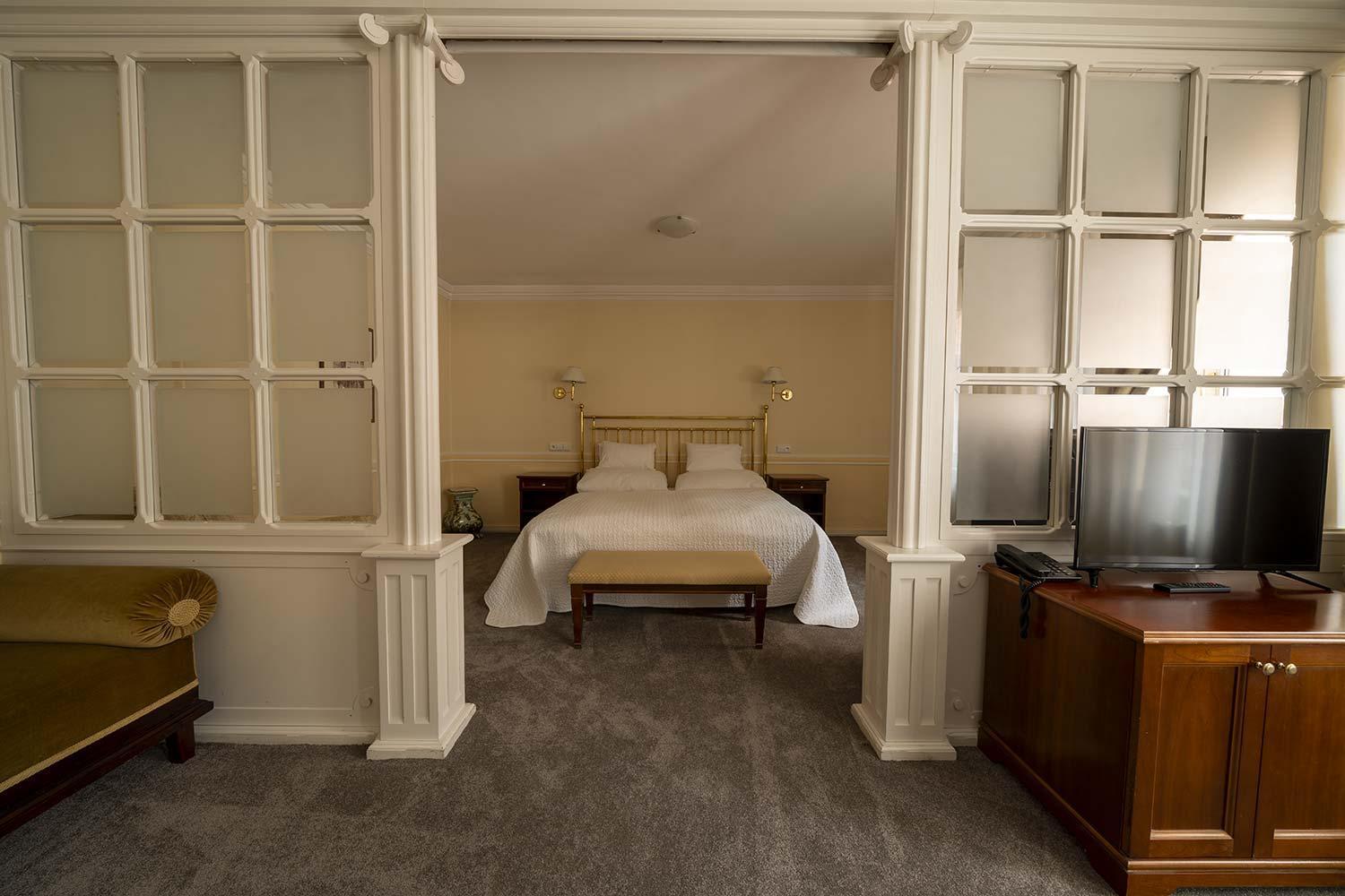 Hotel Embassy การ์โลวีวารี ภายนอก รูปภาพ